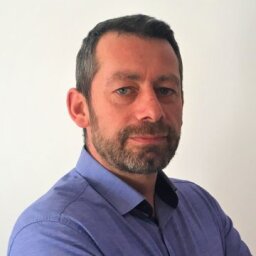 Porträt von Dimitrios Tsekmes, General Manager der Veritek GmbH